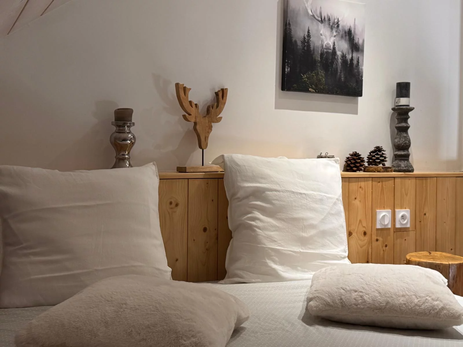 <span style='font-family: "Amsterdam One", "Great Vibes", cursive; font-size: 36px'>Studio Le Refuge</span>